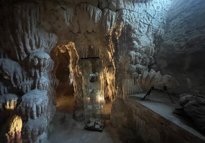 Grotta s výstavou „Příběh amonit“